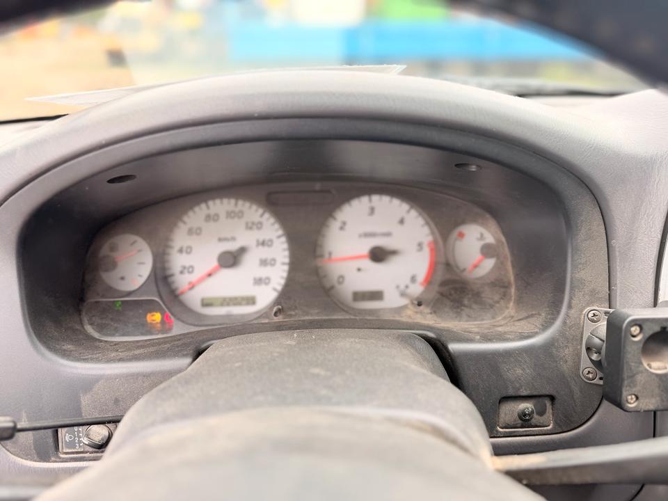Nissan Navara 2004 — photo 10
