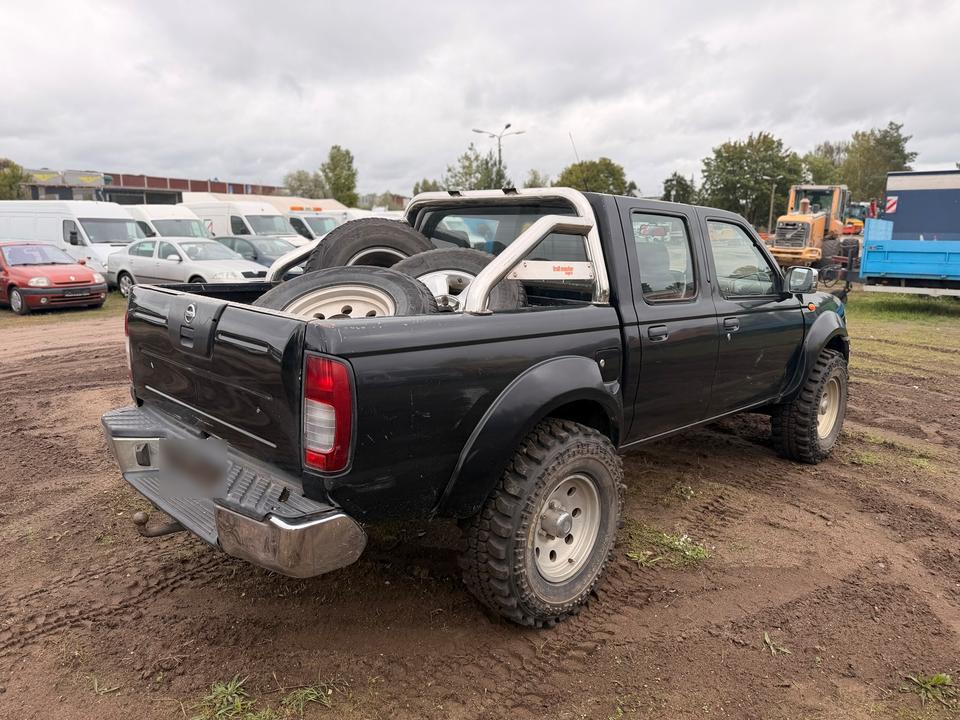 Nissan Navara 2004 — engine