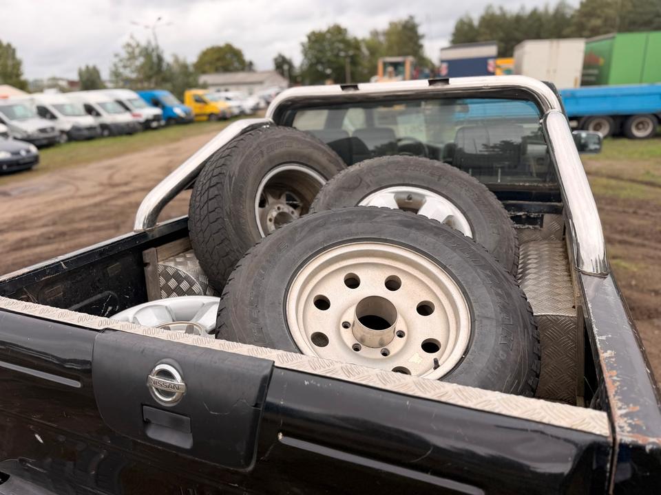 Nissan Navara 2004 — photo 5
