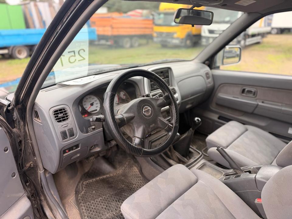 Nissan Navara 2004 — photo 8