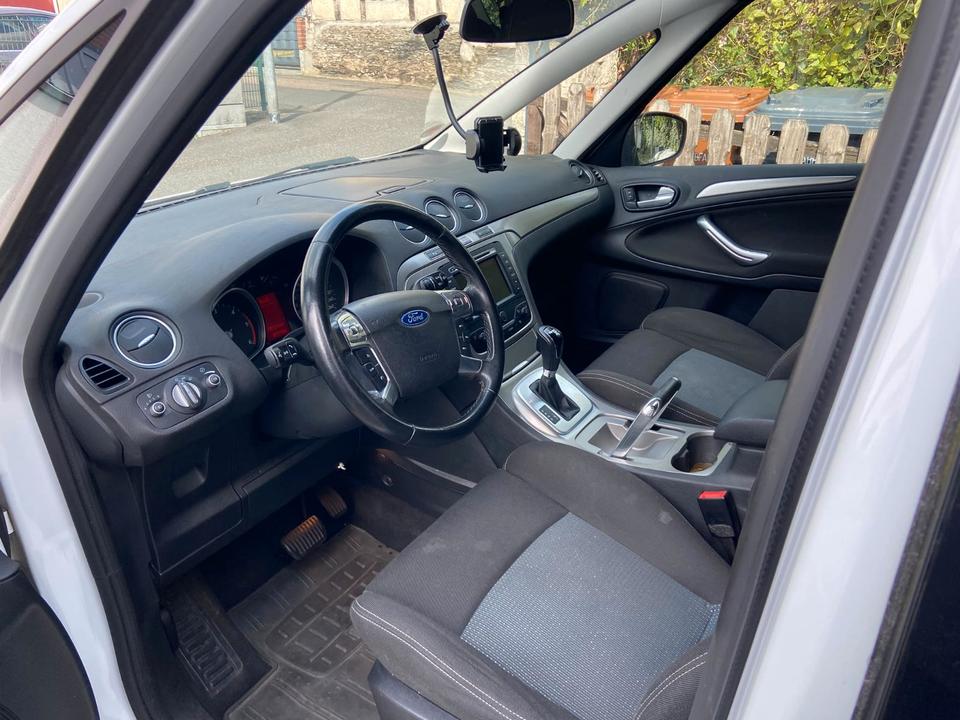 Ford S-Max 2011 — photo 11