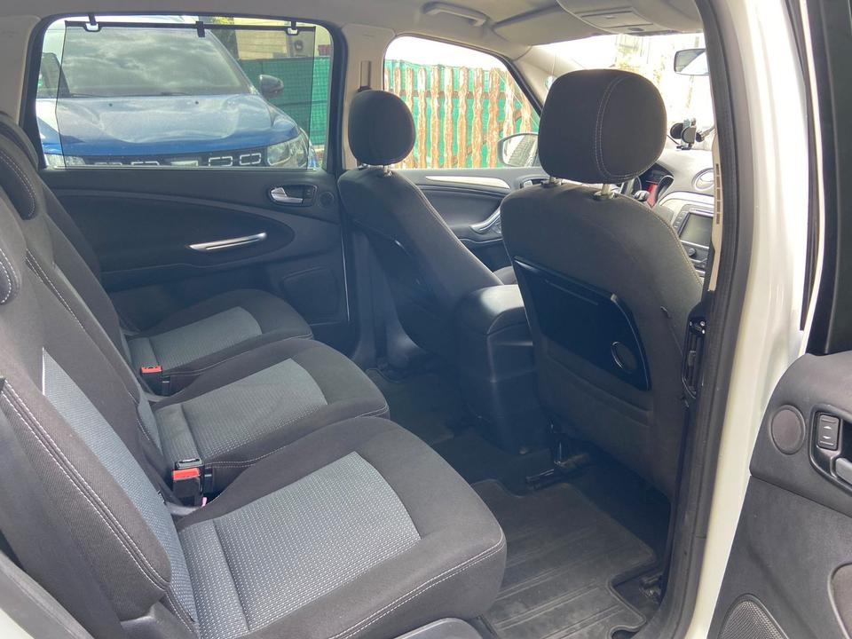 Ford S-Max 2011 — photo 13