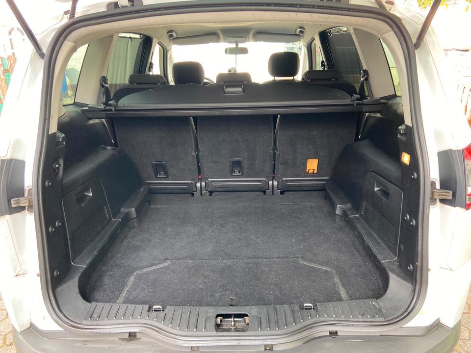Ford S-Max 2011 — photo 17