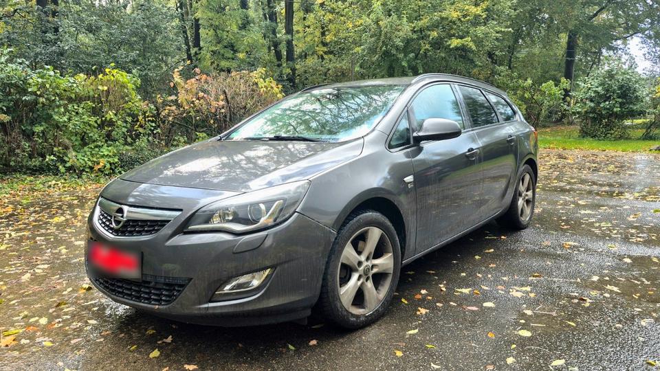 Opel Astra 2012 — двигун