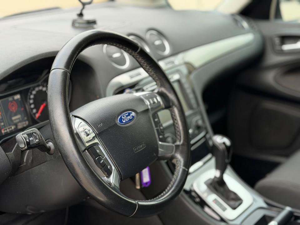Ford S-Max 2012 — фото 13