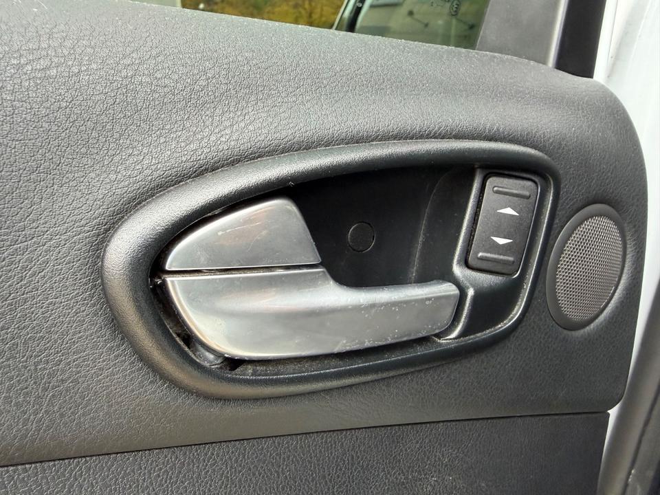 Ford S-Max 2012 — фото 19