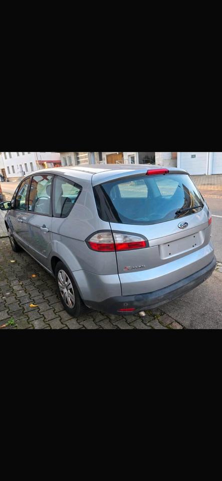Ford C-Max 2008 — вигляд ззаду