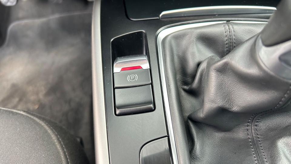 Audi A4 2013 — photo 23
