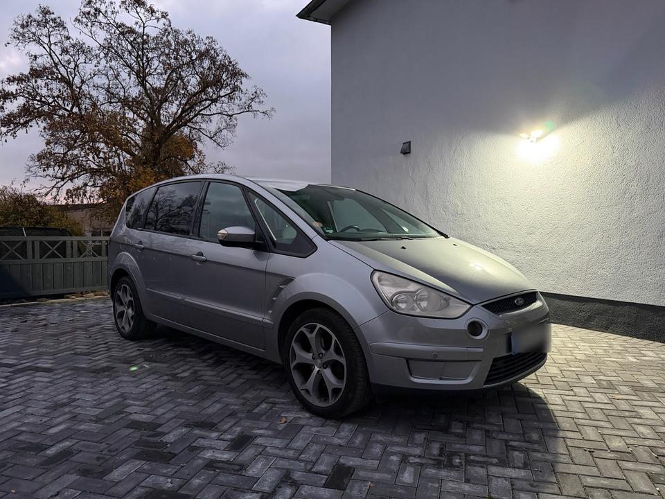 Ford S-Max 2007 — rear view