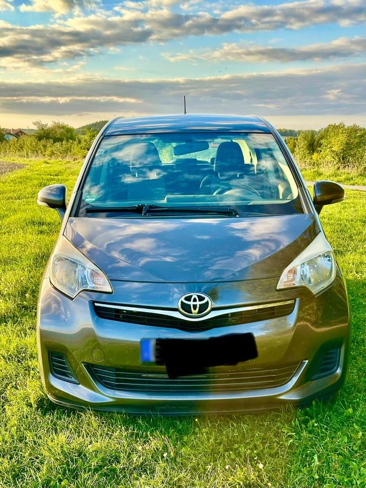 Toyota Verso 2012 — interior