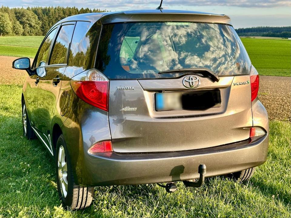 Toyota Verso 2012 — engine