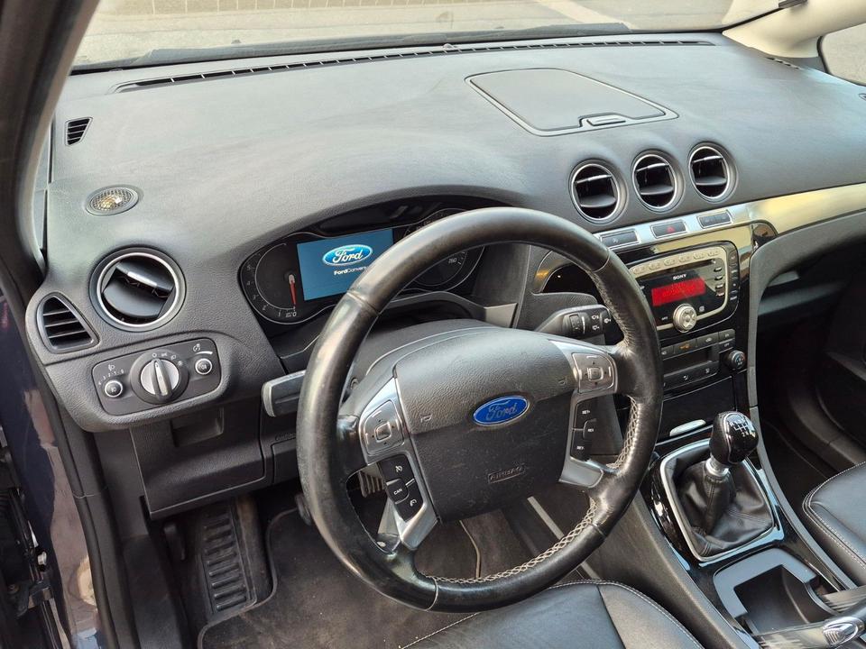 Ford S-Max 2013 — photo 11