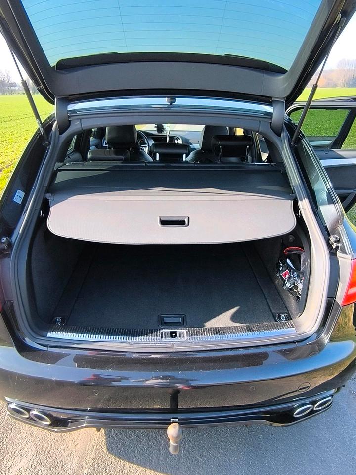 Audi A4 2009 — салон