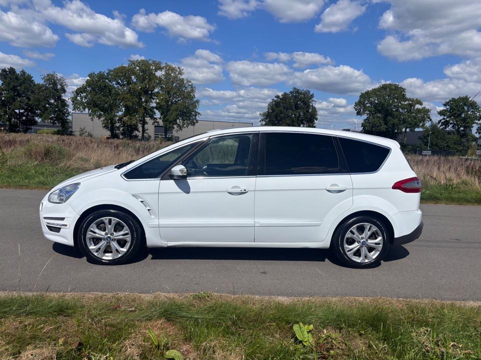 Ford S-Max 2010 — вигляд ззаду