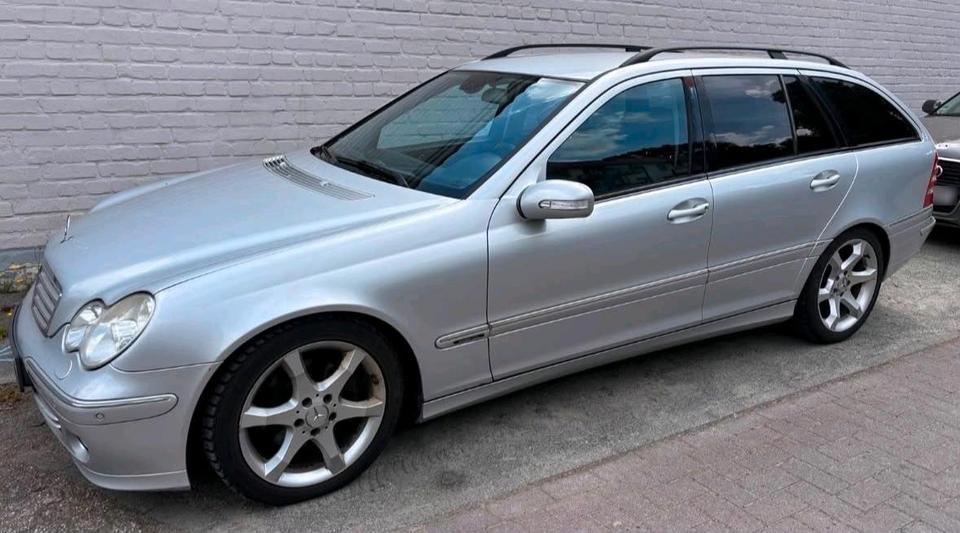 Mercedes Benz C 230 2005 — rear view