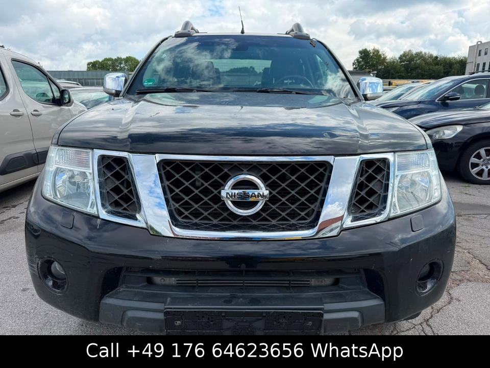Nissan Navara 2015 — interior