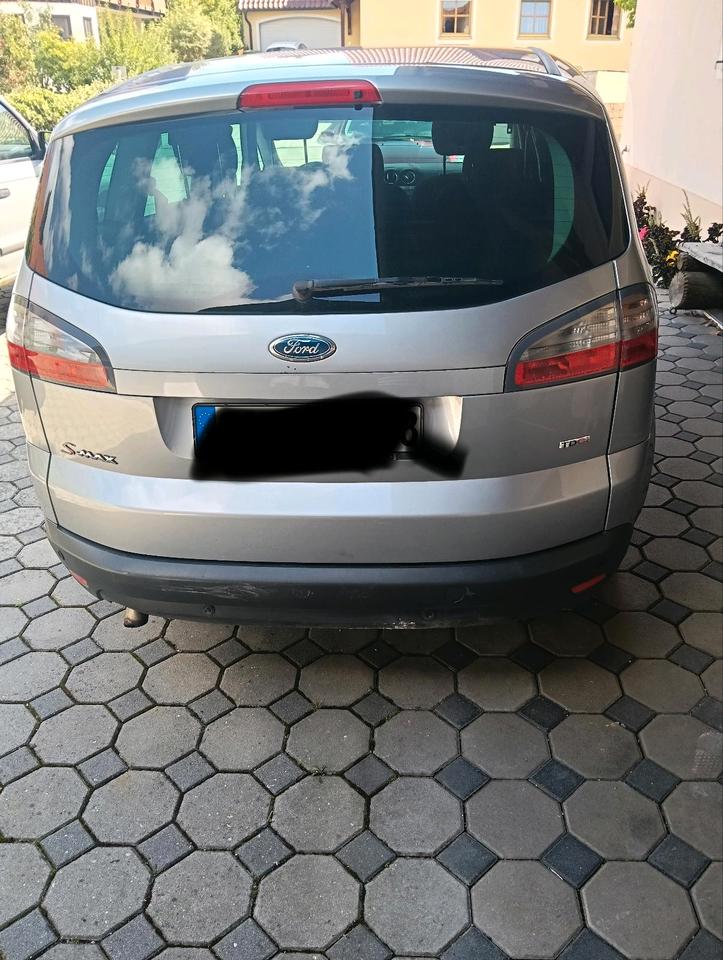 Ford S-Max 2006 — вигляд ззаду