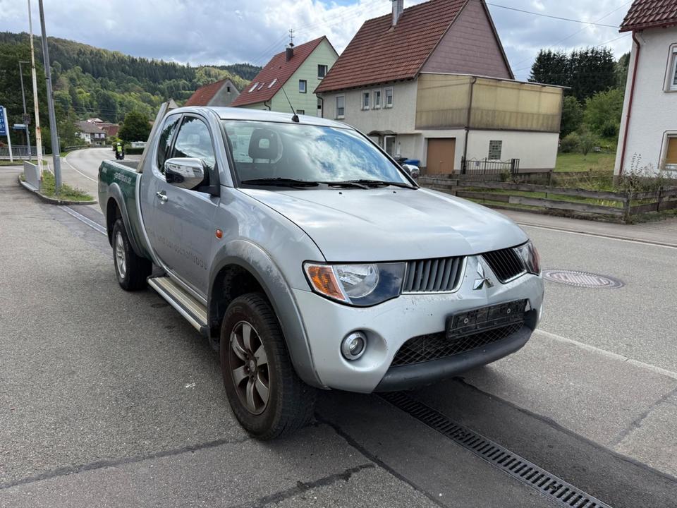 Mitsubishi L200 2006 — rear view