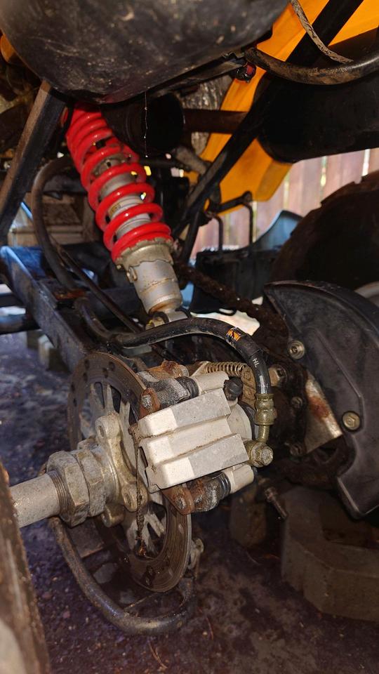 Simson Quad der Marke Adly (Her Chee ) ATV 150 automatic Tausche Simson 2006 — interior
