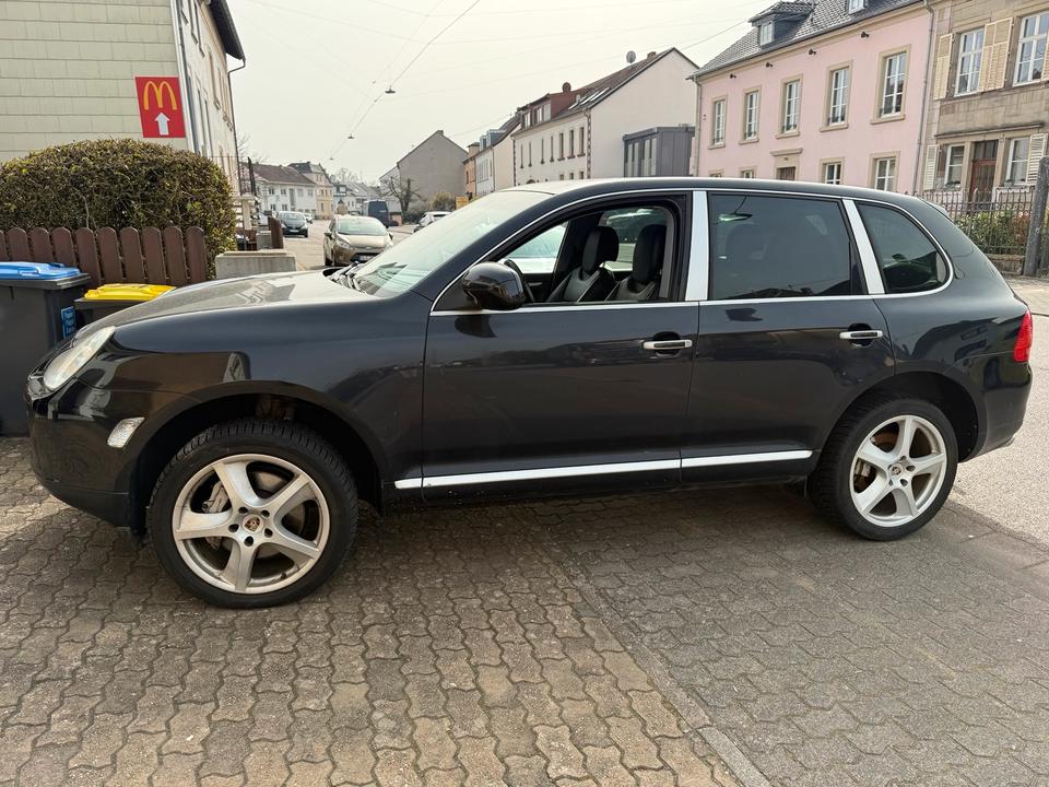 Porsche Cayenne 2004 — вигляд ззаду