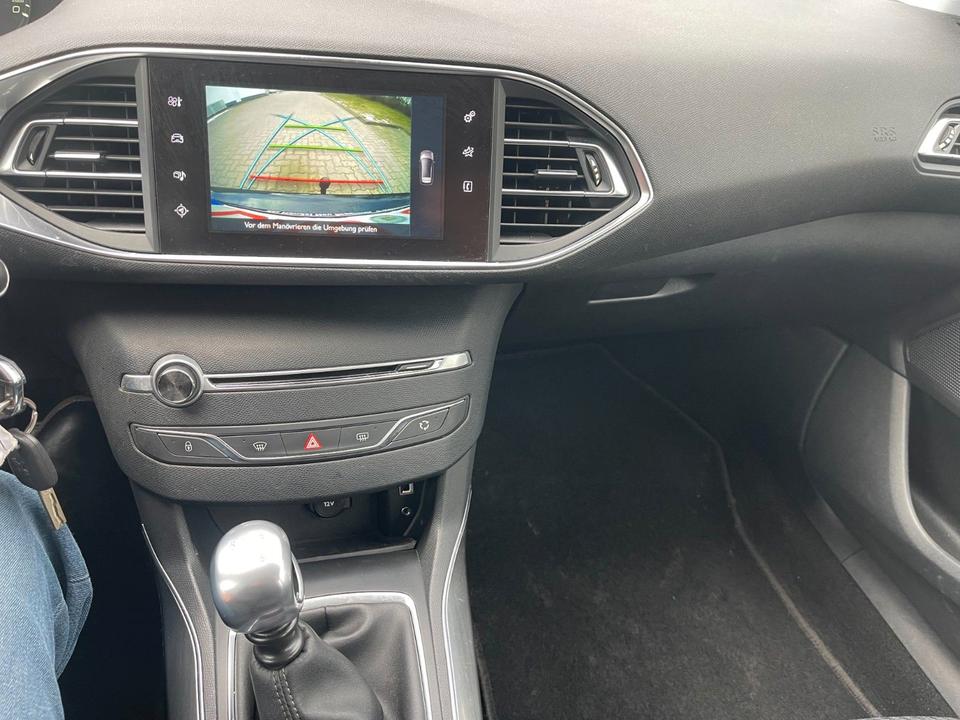 Peugeot 308 2014 — photo 16
