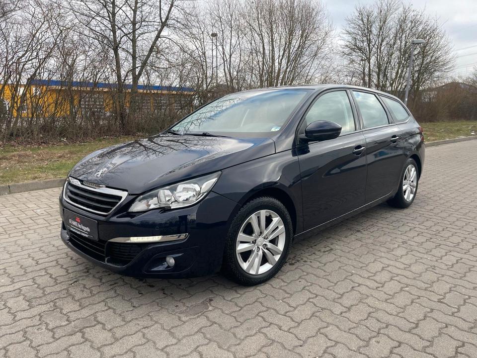 Peugeot 308 2014 — rear view