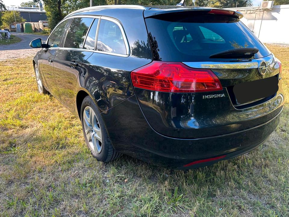 Opel Insignia 2011 — engine