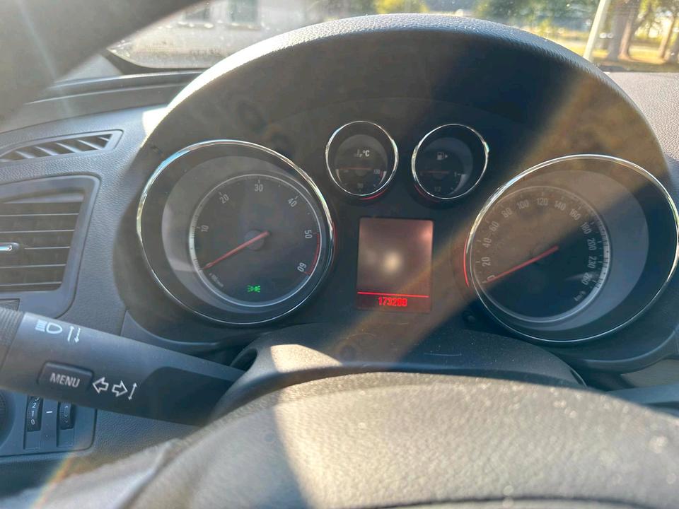 Opel Insignia 2011 — photo 8