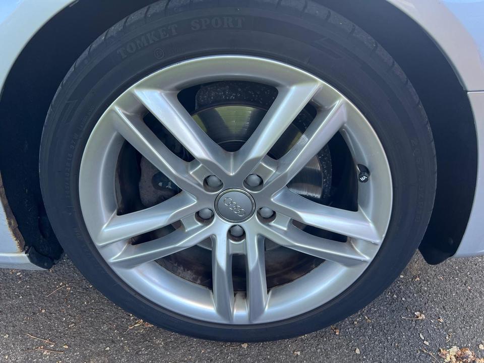 Audi A4 2011 — photo 15