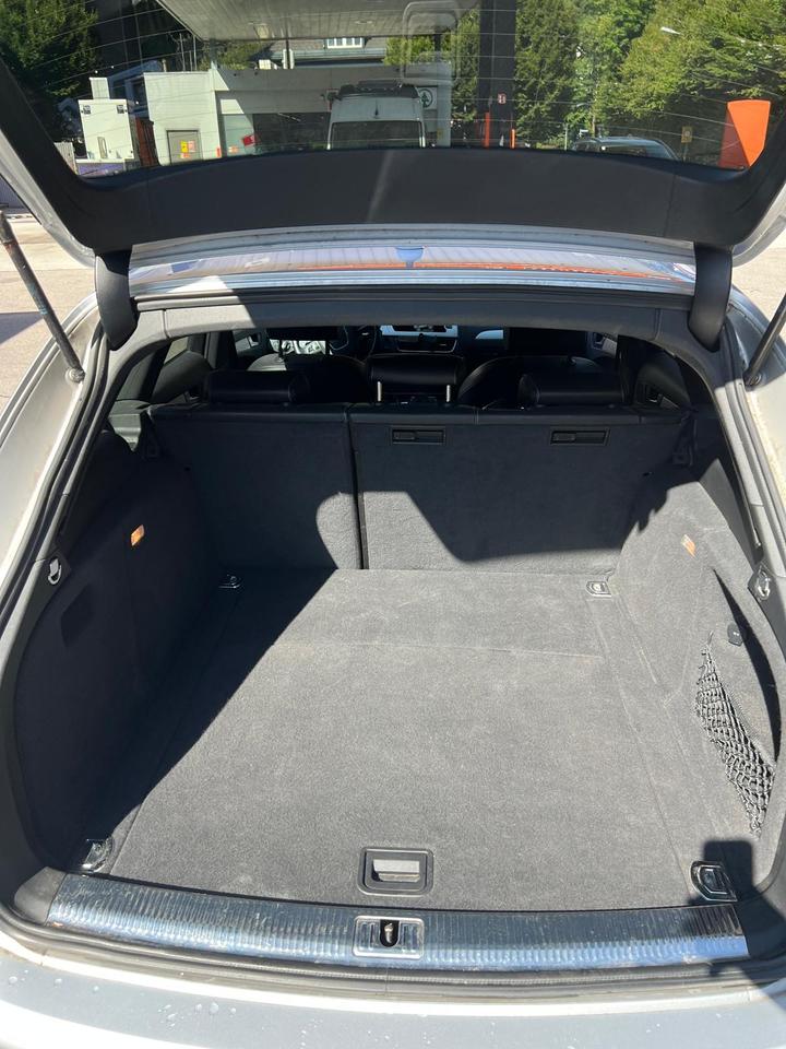 Audi A4 2011 — photo 16