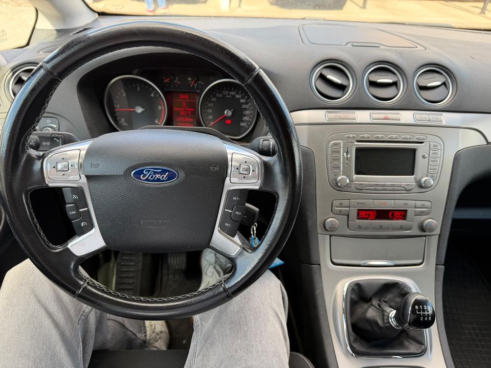 Ford S-Max 2011 — photo 10