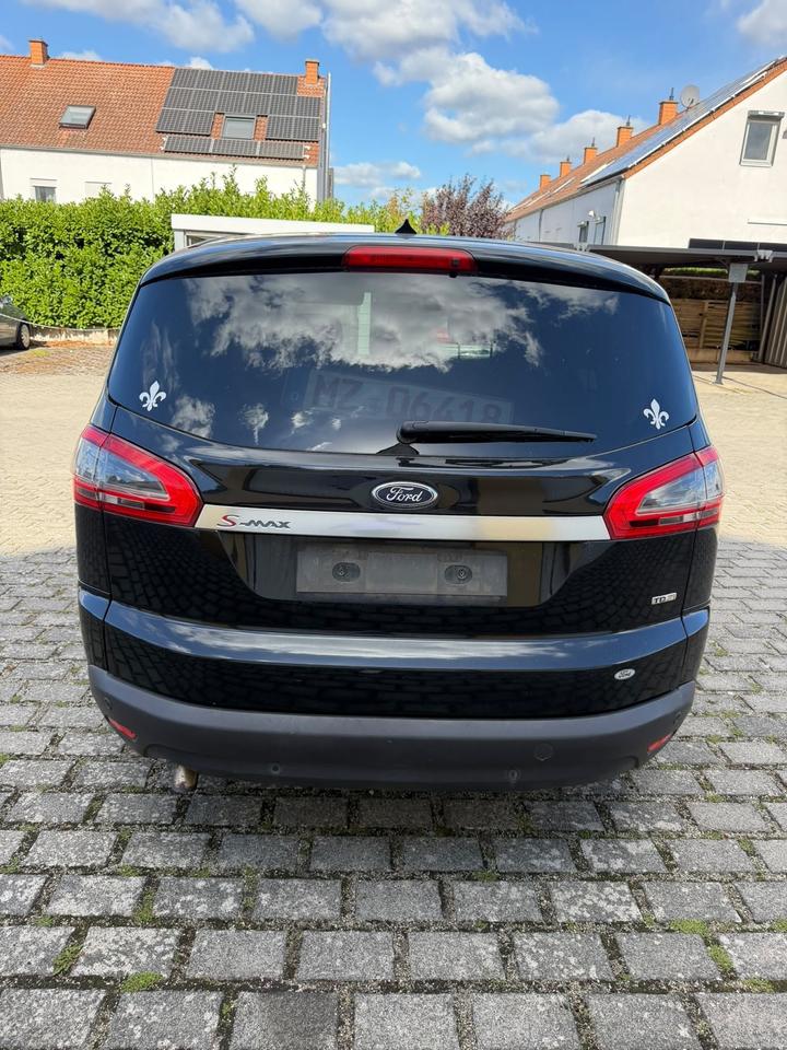 Ford S-Max 2011 — interior