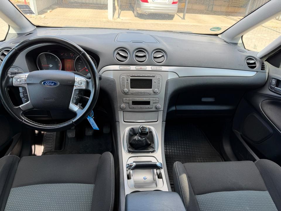 Ford S-Max 2011 — photo 9