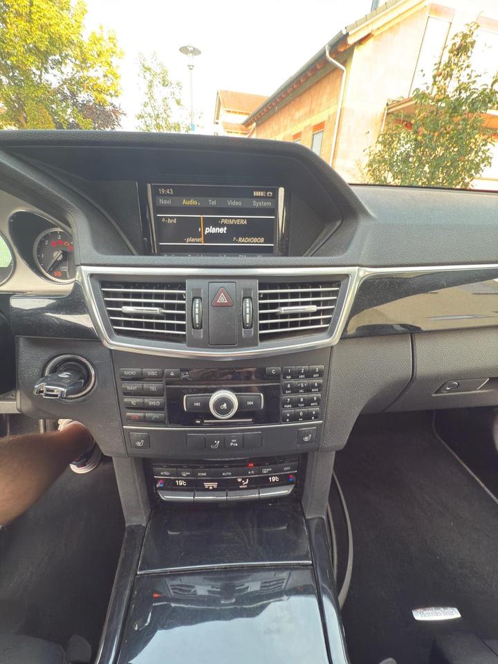 Mercedes Benz 300 2010 — photo 11
