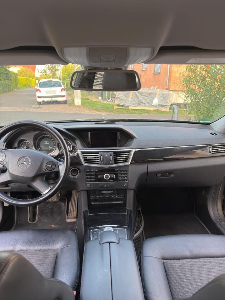 Mercedes Benz 300 2010 — photo 12