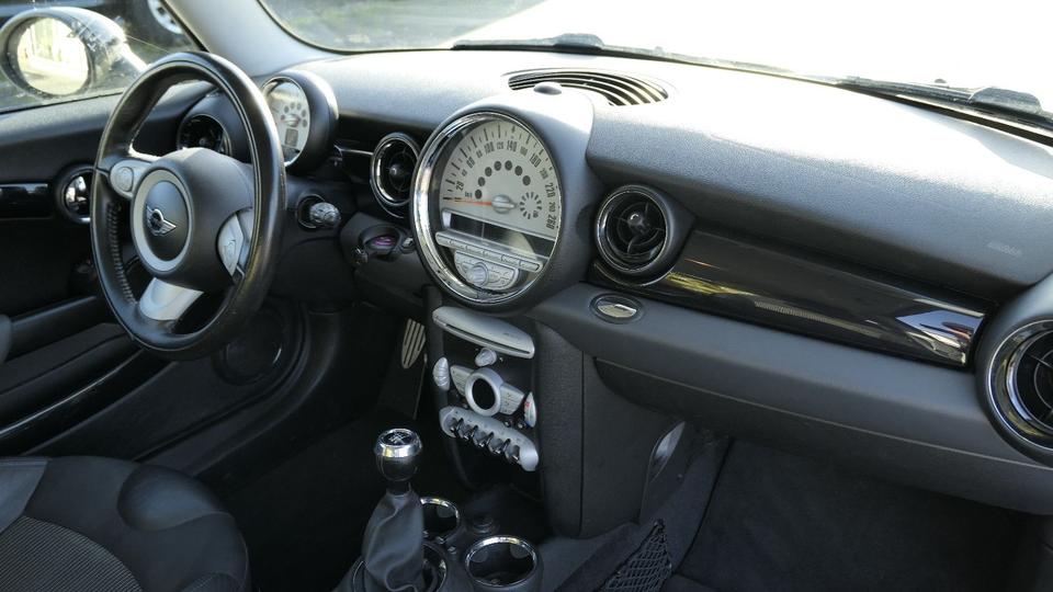 Mini Cooper S 2010 — photo 12