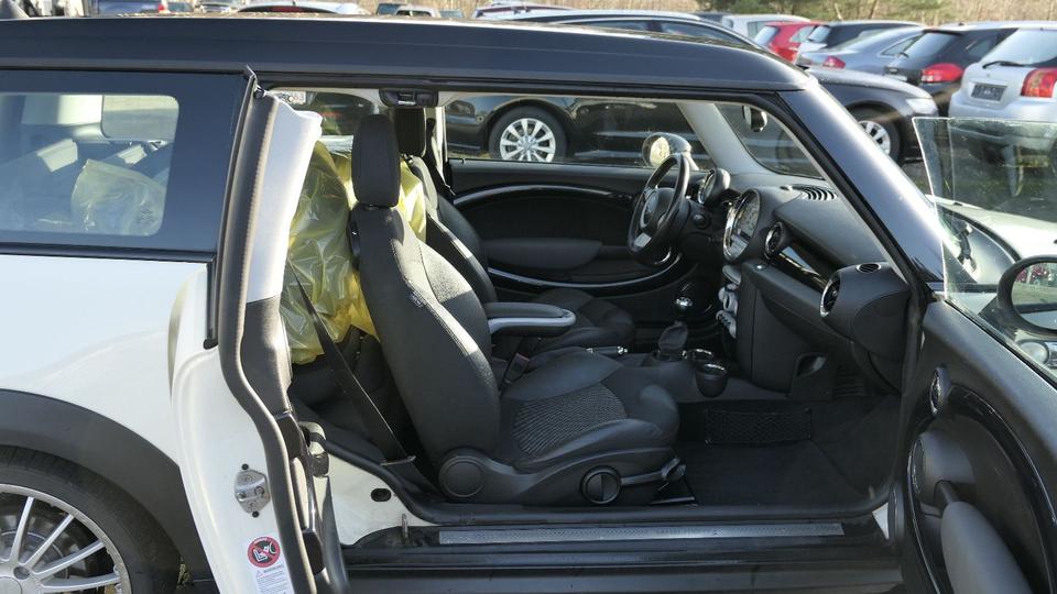 Mini Cooper S 2010 — photo 13