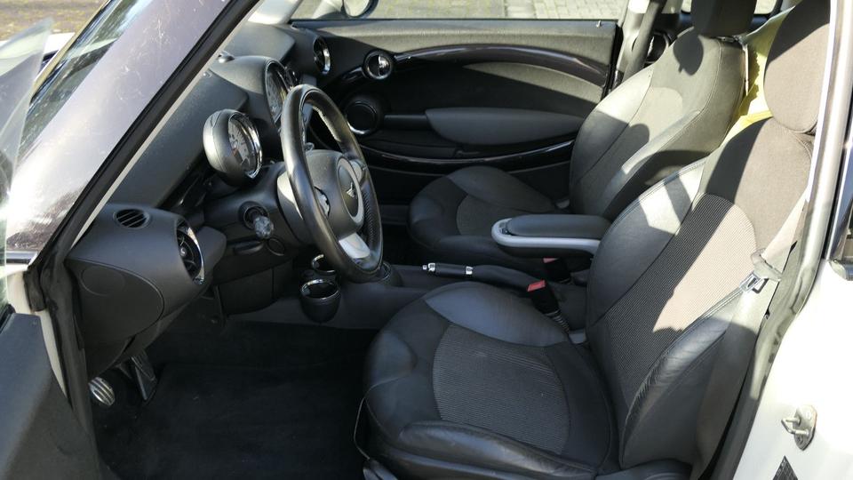 Mini Cooper S 2010 — photo 16