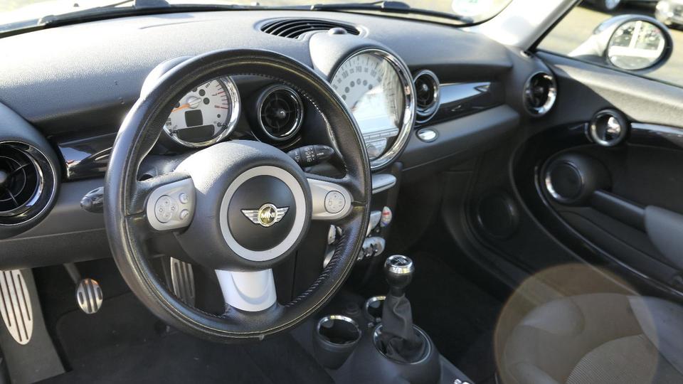 Mini Cooper S 2010 — photo 17