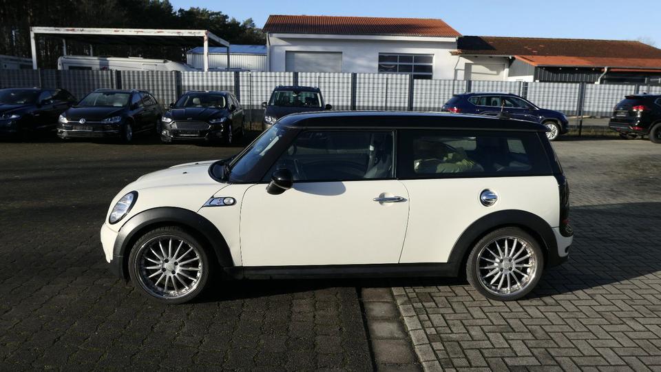 Mini Cooper S 2010 — rear view