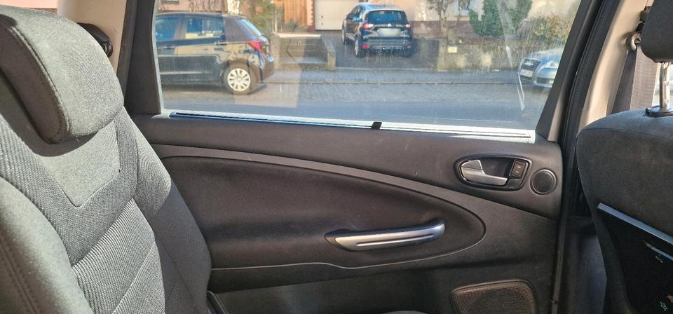 Ford S-Max 2010 — rear view