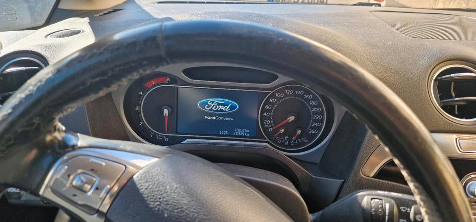 Ford S-Max 2010 — interior