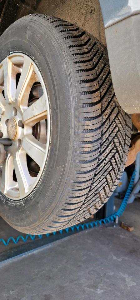 Ford S-Max 2010 — photo 9