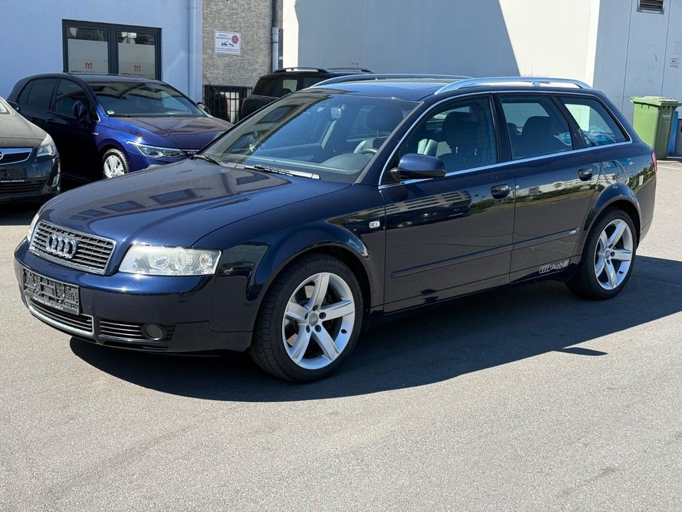 Audi A4 2004 — вигляд ззаду