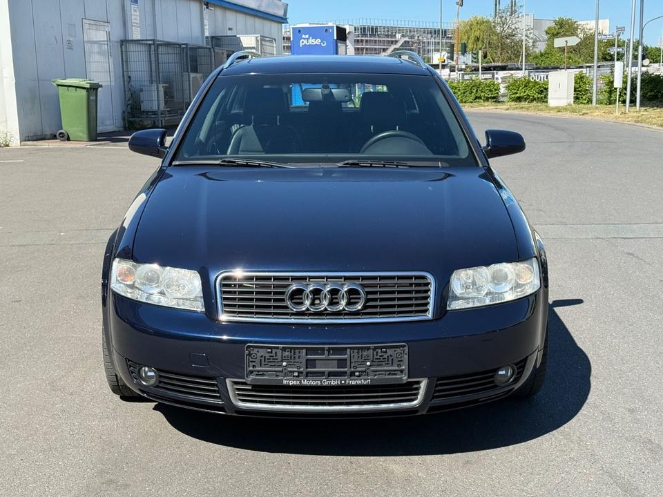 Audi A4 2004 — салон