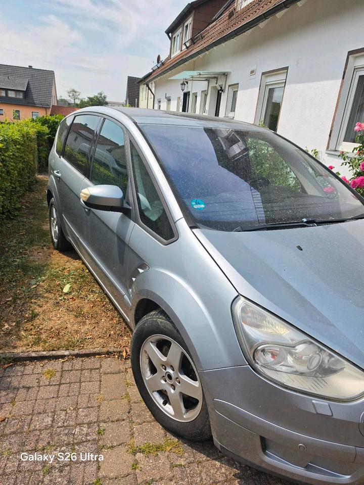 Ford C-Max 2005 — вигляд ззаду