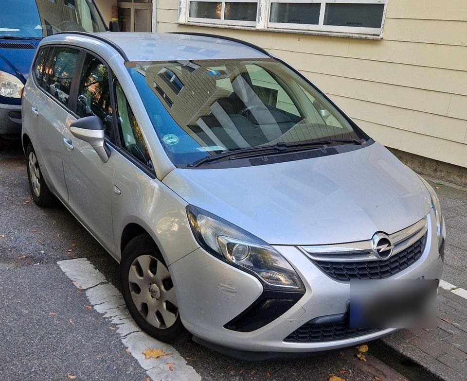 Opel Zafira Tourer 2014 — rear view