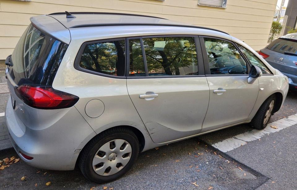Opel Zafira Tourer 2014 — interior