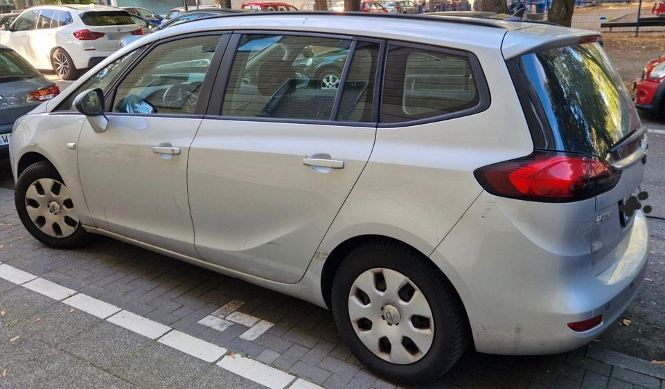 Opel Zafira Tourer 2014 — engine