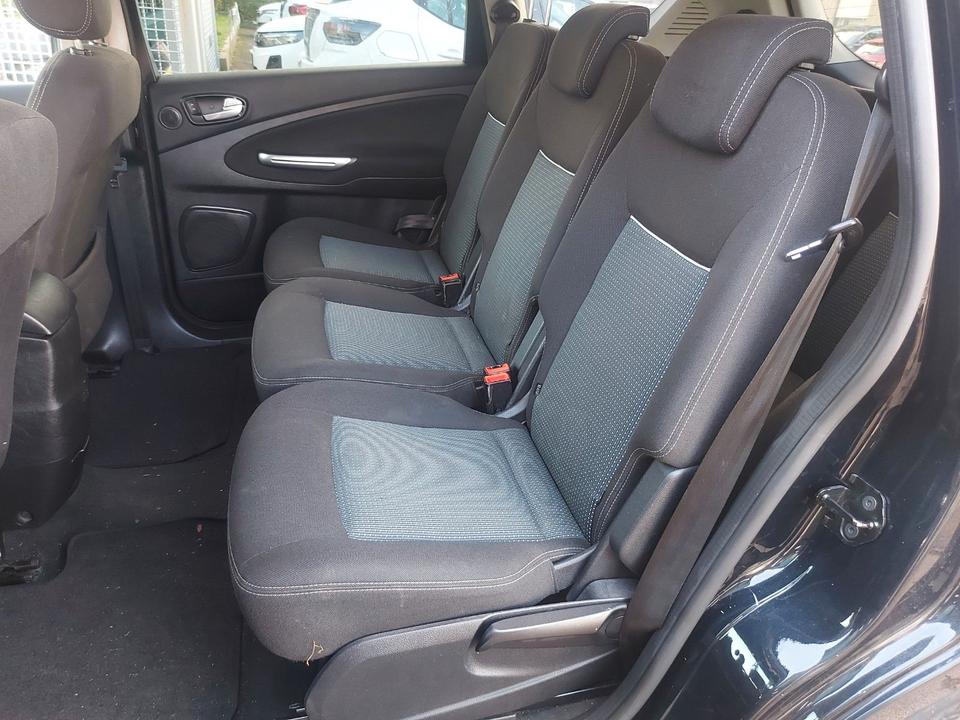 Ford S-Max 2010 — photo 11